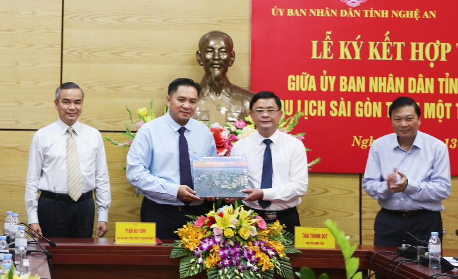 Lễ ký hợp tác chiến lược 2019 – 2025 giữa Chủ tịch Hội đồng thành viên Saigontourist và Chủ tịch UBND tỉnh Nghệ An