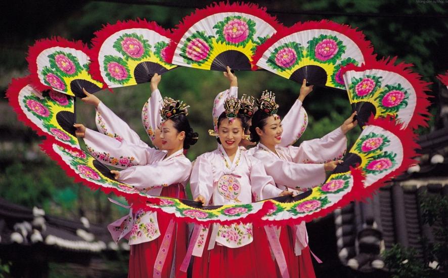 Văn hóa đặc sắc là một trong những điểm hút khách du lịch của Hàn Quốc.