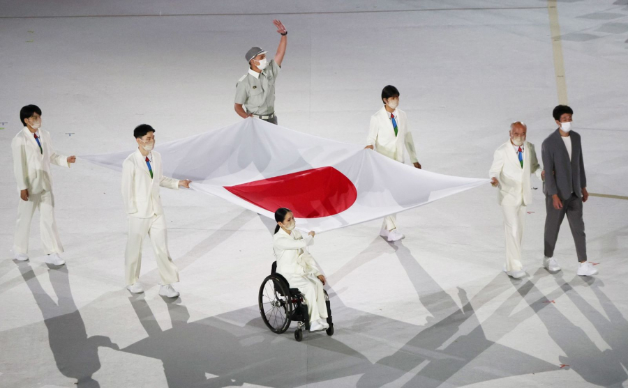 Lễ thượng cờ Nhật Bản trong buổi khai mạc.