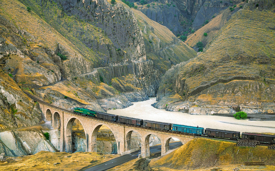 Ngày 25/7, tuyến đường sắt xuyên Iran được UNESCO công nhận là Di sản Thế giới mới.