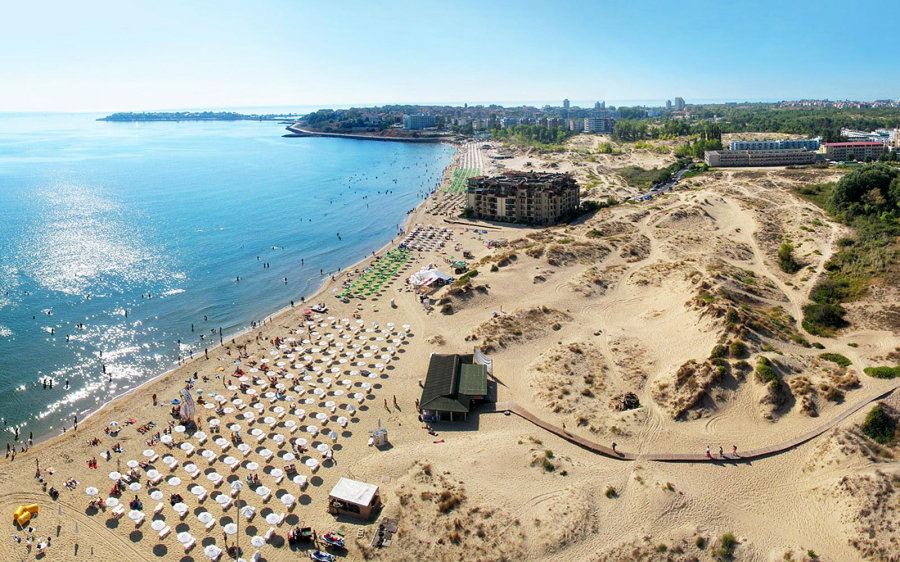 Bãi biển Sunny Beach của Bulgary là điểm đến rẻ nhất thế giới