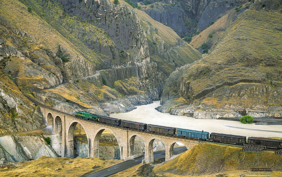 Tuyến đường sắt xuyên Iran