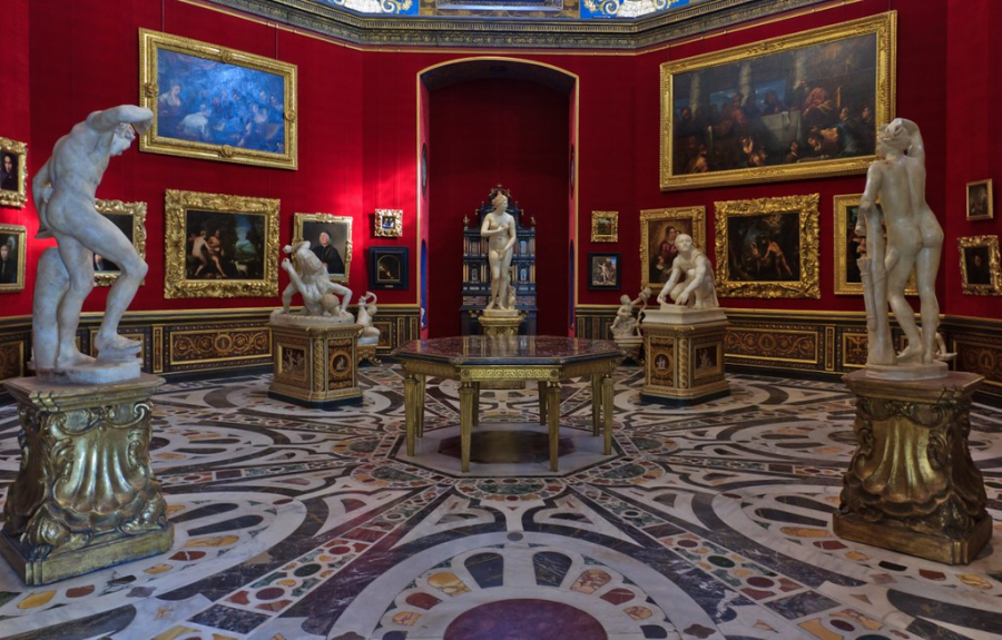 Khu trưng bày điêu khắc trong bảo tàng The Uffizi Gallery.