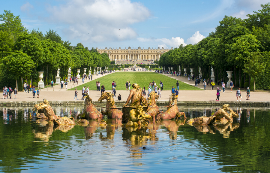 Cung điện Versailles gắn liền với vua Louis XIV, người được mệnh danh là Vua Mặt Trời