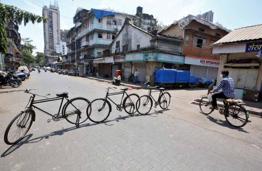 Mumbai dựng xe đạp làm rào chắn để phong tỏa các khu vực