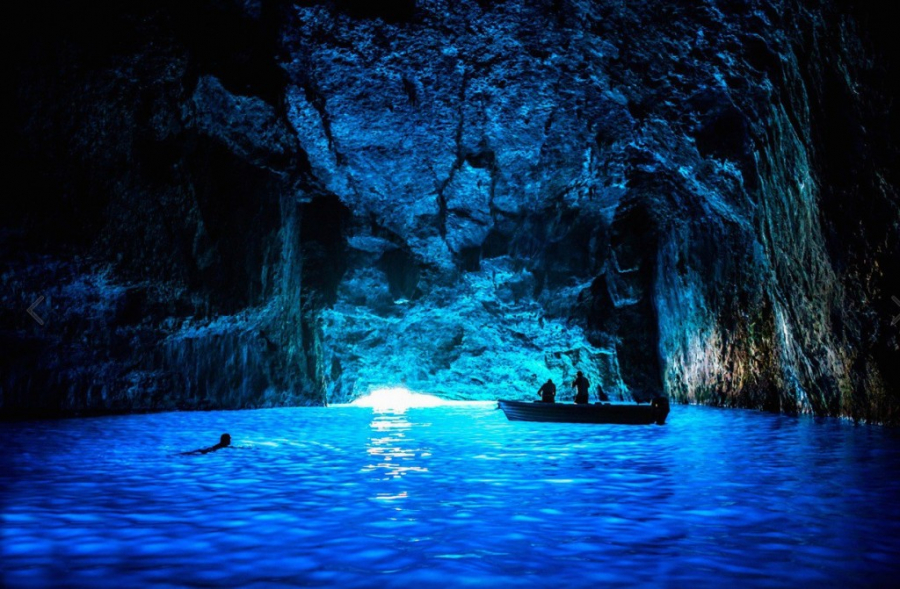 Blue Cave - một hang động độc đáo gần đảo đảo Kastellorizo