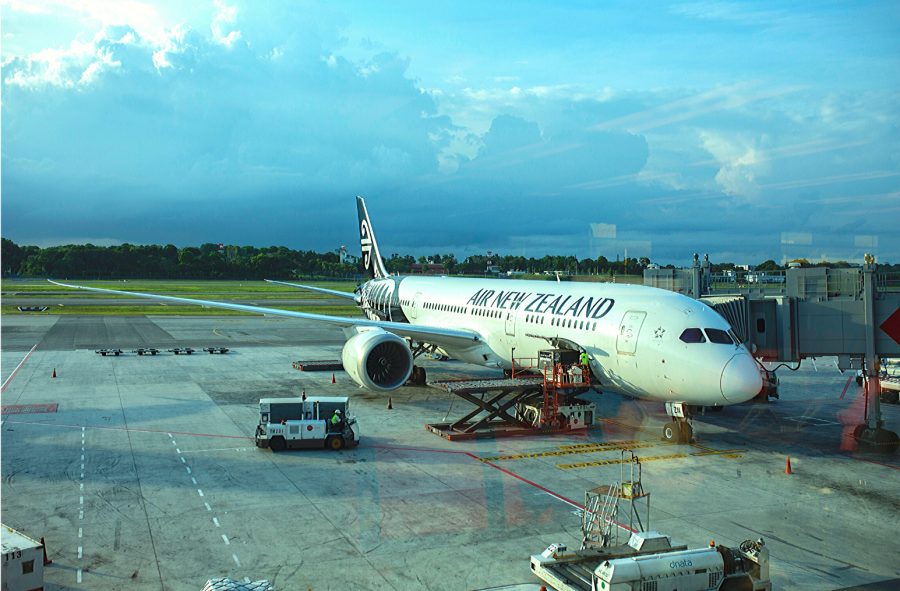 Máy bay Boeing 787-9 Dreamliner của Air New Zealand tại sân bay Changi - Singapore