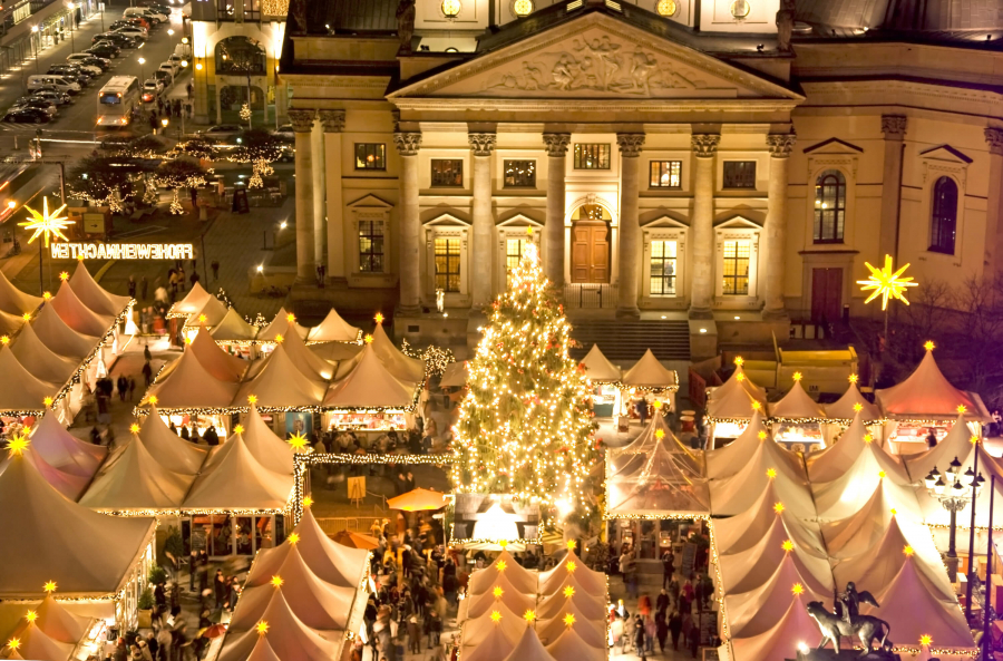 Berlins-most-beautiful-Christmas-markets-Weihnachtzauber-at-the-Gendarmenmarkt