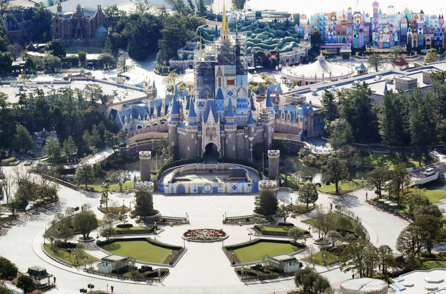 Tokyo Disneyland khi đã đóng cửa vì đại dịch vào ngày 29/2/2020