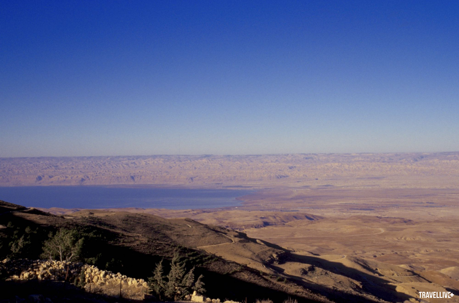 Đứng trên núi Nebo thấy được biển Chết và Israel