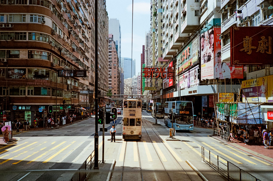171114101806-chris-lim-hong-kong-street-photography-tram