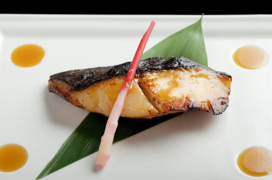 Cá tuyết đen sốt tương miso - món ăn đặc trưng của Nobu