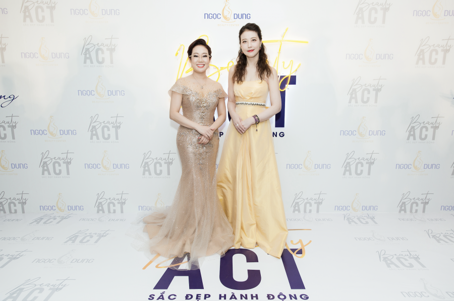 Diễn viên Châu Hải My (bên phải) cùng bà Ngọc Dung (bên trái)