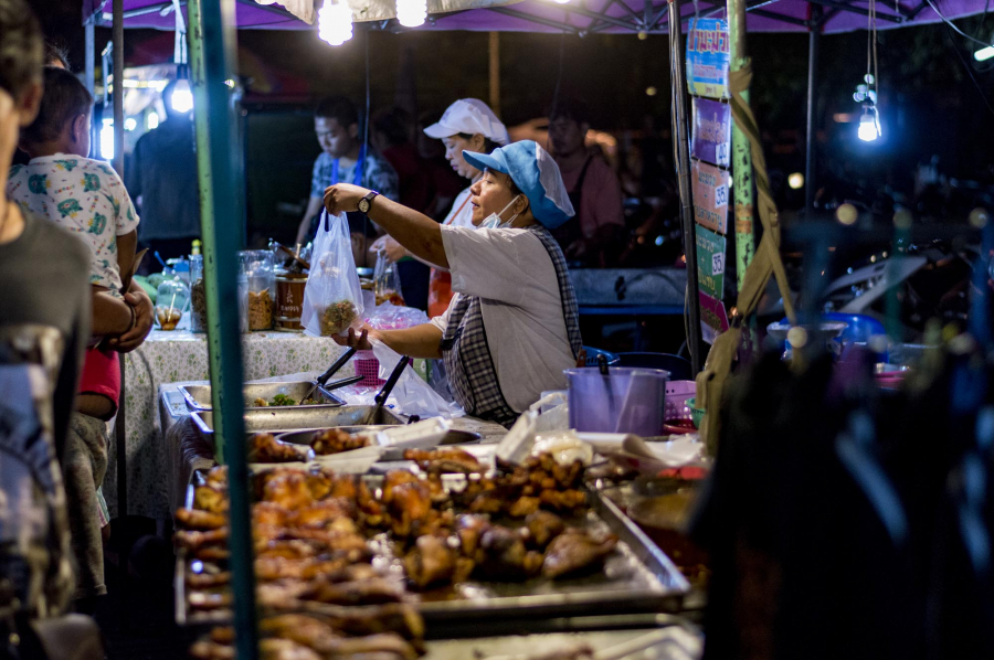 Một số quầy đồ ăn tại chợ đêm Bang Lan của Ayutthaya