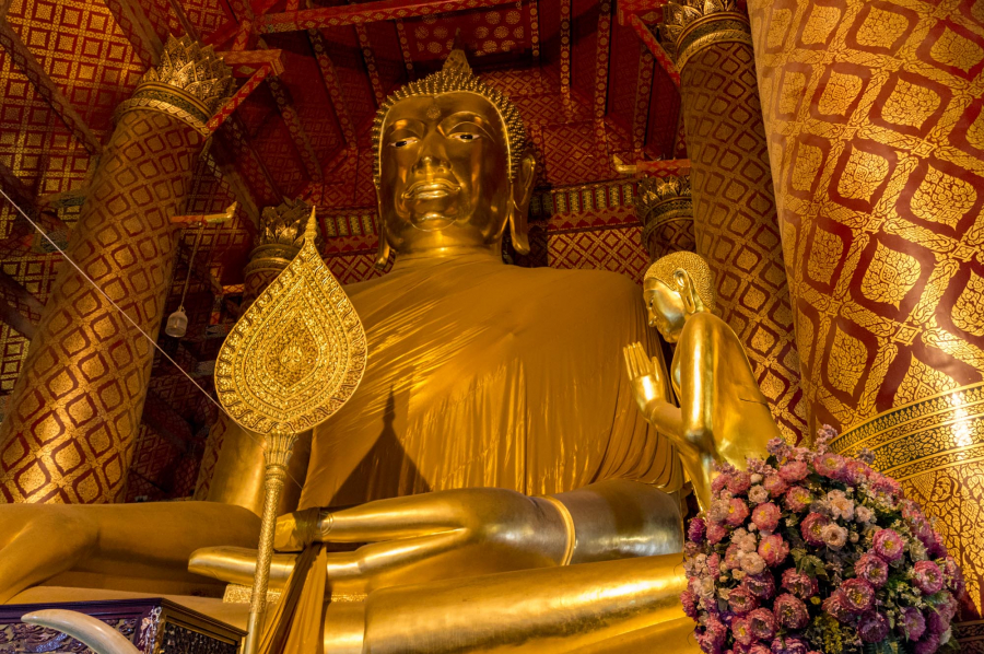 Bức tượng Phật bằng vàng cao hơn 18 mét và rộng 14 mét