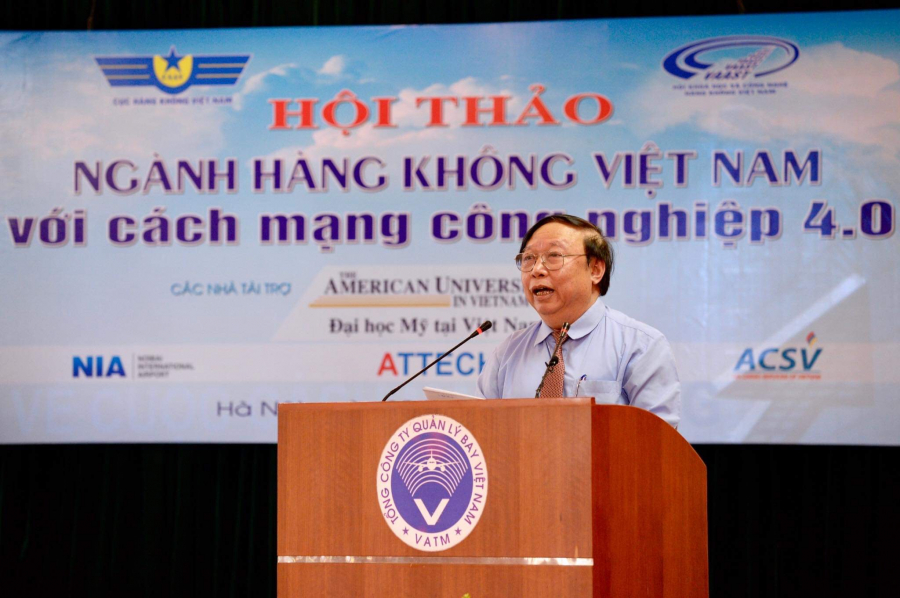 Ts. Trần Quang Châu, Chủ tịch Hội Khoa học và Công Nghệ Hàng không Việt Nam phát biểu tại Hội thảo