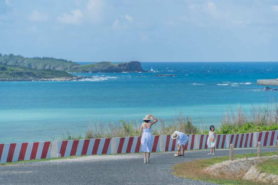 Đảo Phú Quý còn có đường ven biển dài và đẹp, thích hợp cho nhiều hoạt động du lịch. Ảnh: Web Đảo Phú Quý