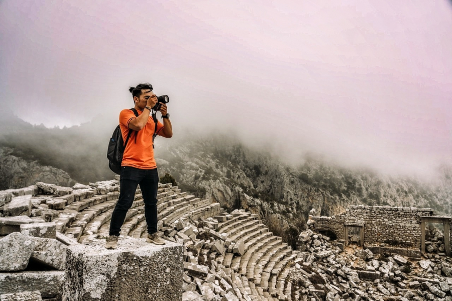 Nhà hát Termessos chìm trong biển sương mù. Ảnh: Hachi8