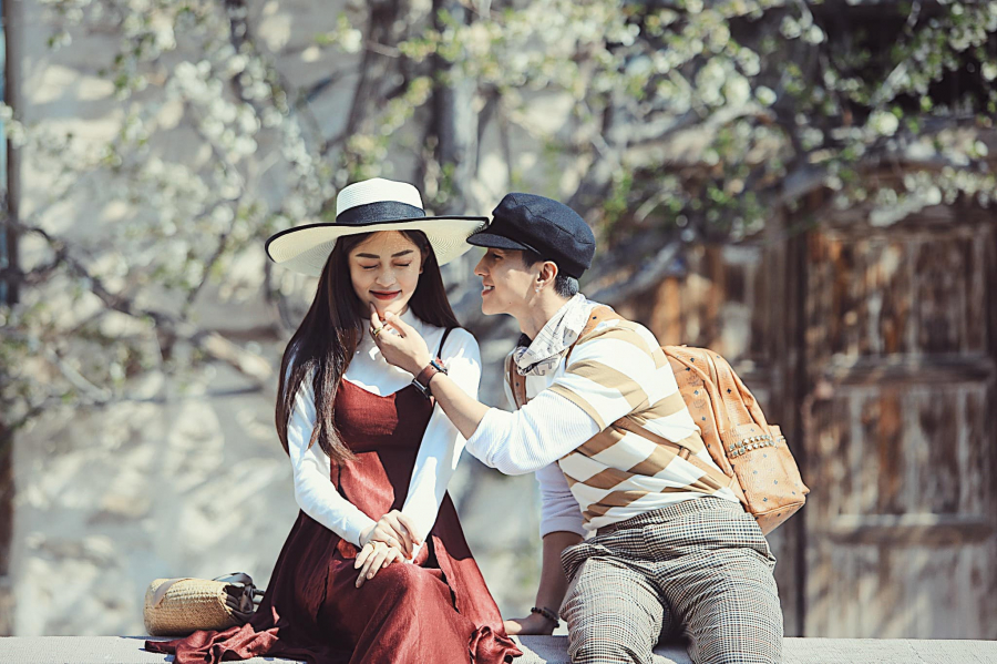 Á hậu Phương Nga cùng bạn trai - diễn viên Bình An đã có nhiều khoảnh khắc tình tứ tại ngôi làng nhỏ Sille.