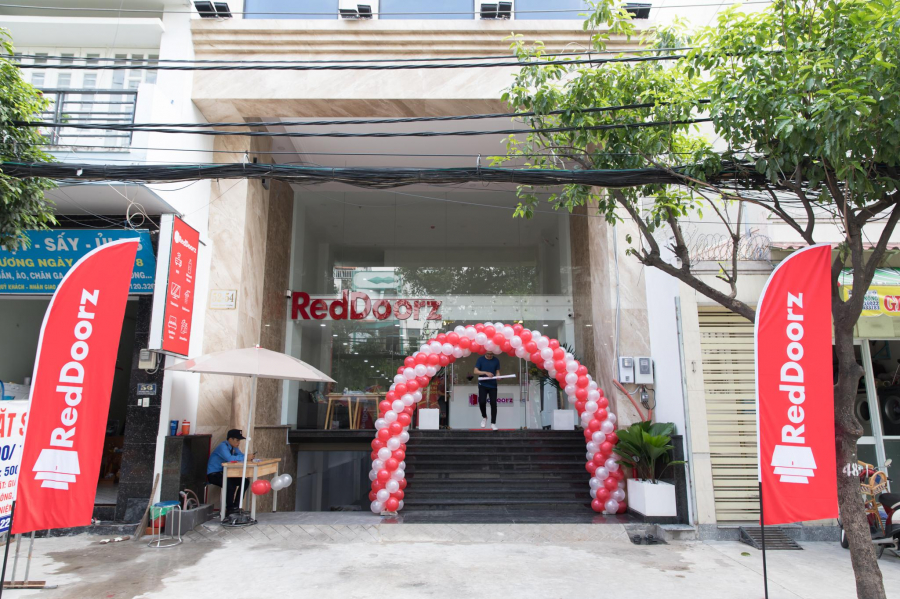 Khách sạn tham gia mạng lưới RedDoorz sẽ được hỗ trợ nâng cấp mặt tiền để tăng nhận diện thương hiệu