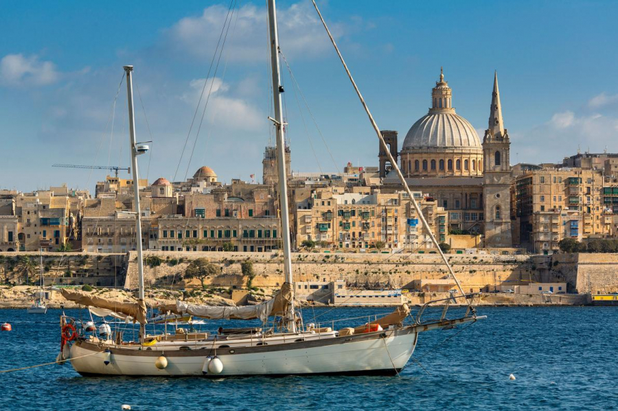 Một chiếc thuyền buồm trên bờ biển Malta, nơi Game of Thrones quay cảnh cho mùa đầu tiên của chương trình. Ảnh: Sylvain Sonnet.