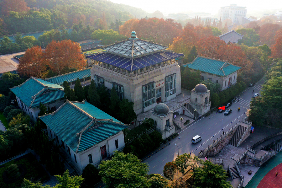 Đại học Vũ Hán cũng là địa điểm du lịch nổi tiếng của thành phố