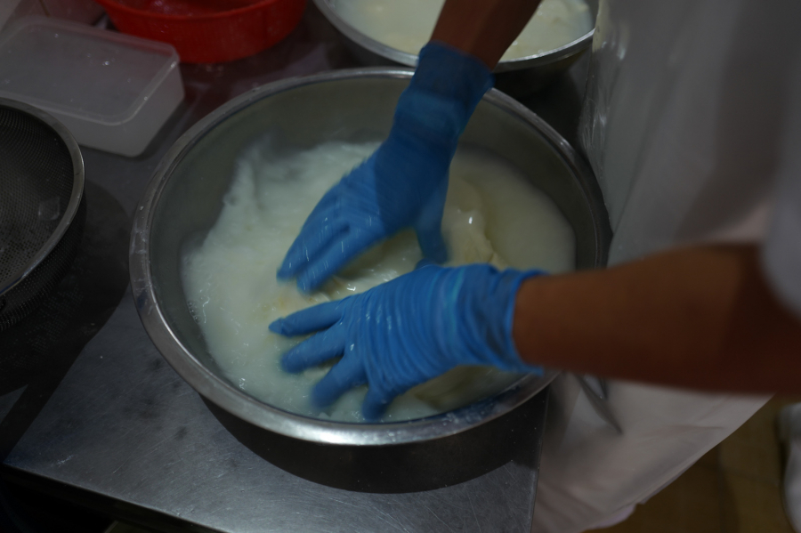 Xưởng phô mai Đơn Dương sử dụng đến 5.000 lít sữa mỗi ngày để tạo ra 13 loại pho mai khác nhau, từ ricotta tới bocconcini