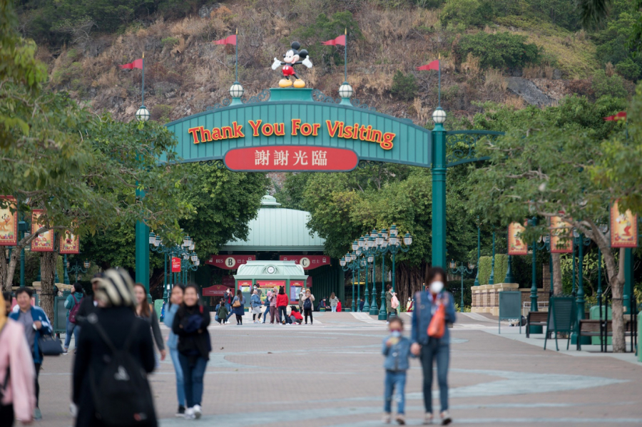 Disneyland Hong Kong đã mở cửa trở lại từ hôm 18/6, áp đặt những quy định nghiêm ngặt chống Covid-19