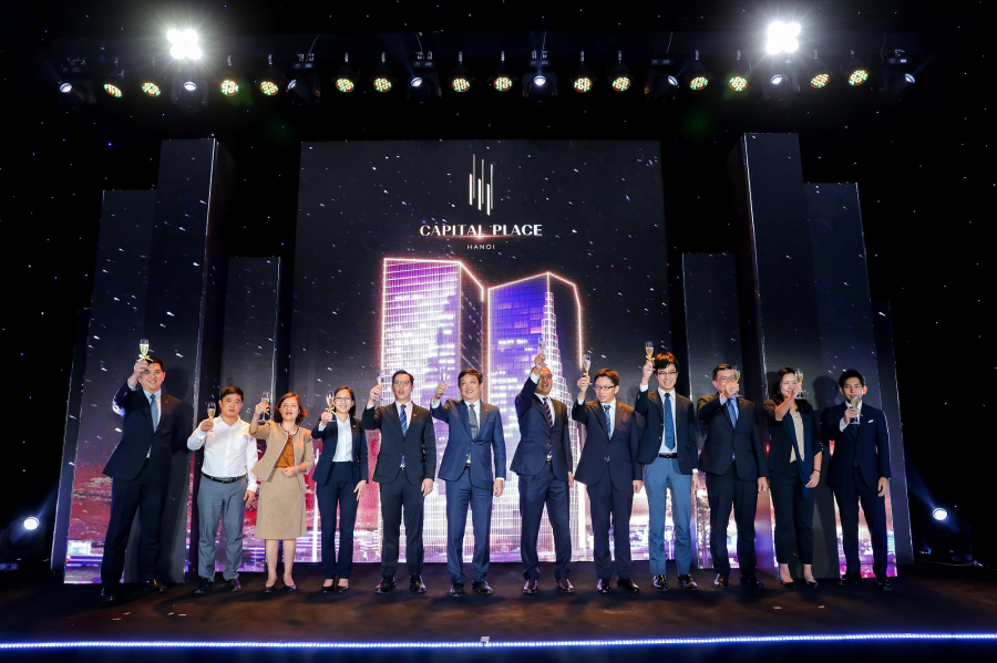 Các khách mời danh dự trong “Sự kiện trải nghiệm Capital Place – Biểu tượng mới của Hà Nội hiện đại”.