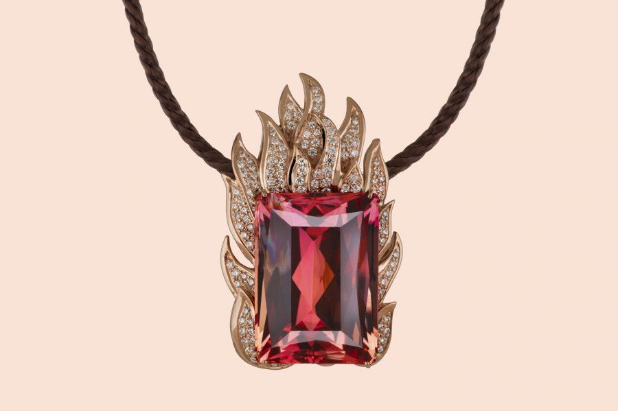 Blaze - chiếc vòng cổ ruby Tozat nặng 97,45 carat lớn nhất thế giới.