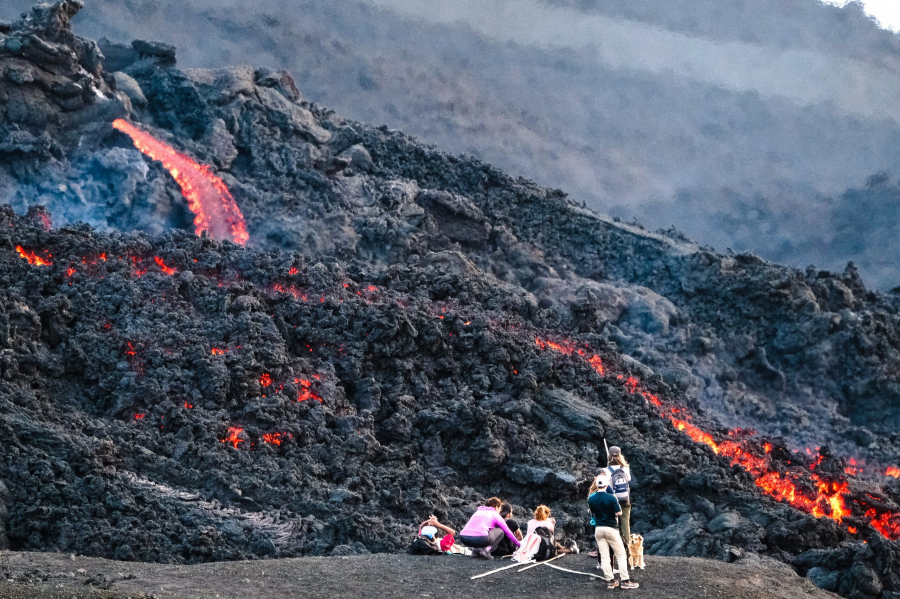 Mặc dù là nỗi sợ của nhiều người, núi lửa Pacaya càng hấp dẫn những tín đồ ưa mạo hiểm.