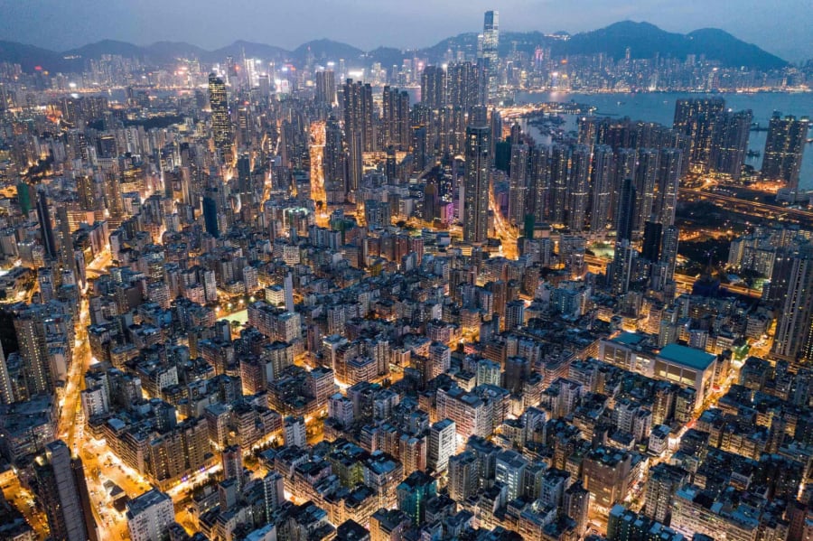 Hồng Kông về đêm rực rỡ trong ánh đèn điện