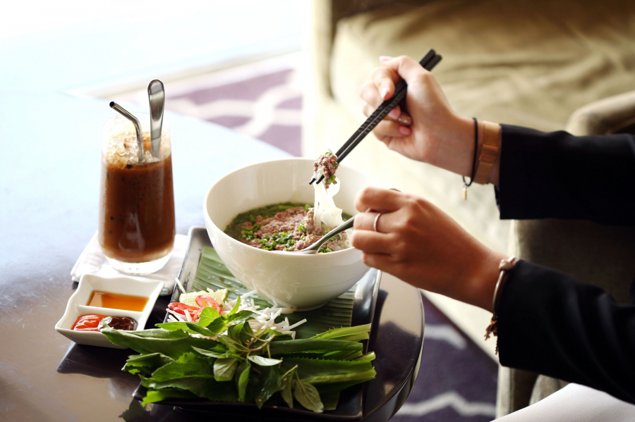 Phở và cà phê sữa đá, bữa sáng đặc trưng của người Việt