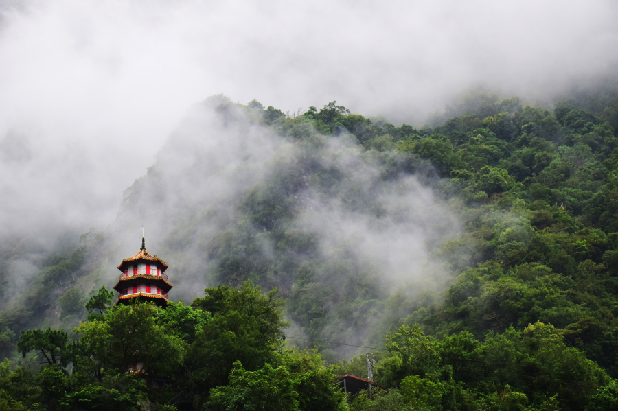 Đền Trường Xuân (Changchun), có ý nghĩa mùa xuân vĩnh cửu nằm trong vườn quốc gia Taroko ở Hoa Liên, Đài Loan