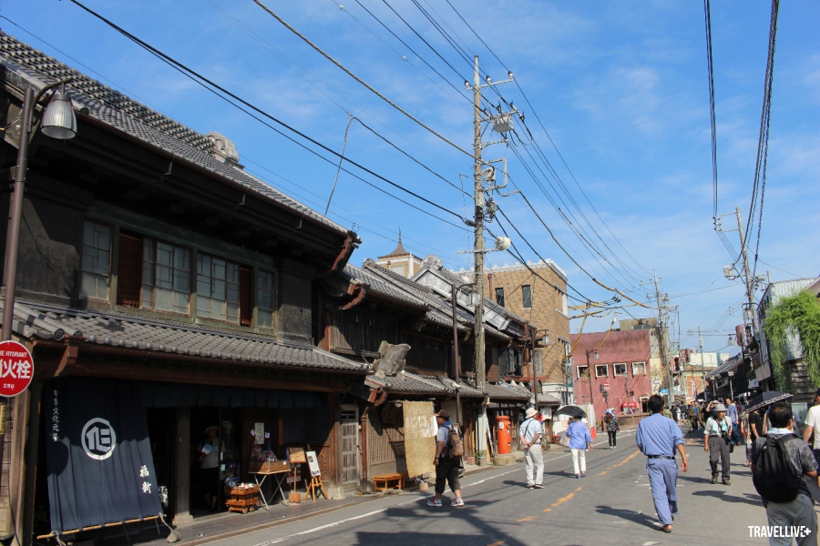 Dãy phố thị đặc trưng thời Edo với những ngôi nhà machiya san sát nhau tại Sawara