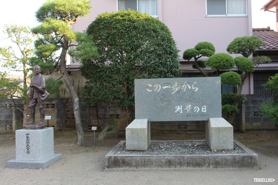 Một trong những công trình đặc biệt của khu phố là ngôi nhà cũ của Inoh Tadataka (1745-1818), người đầu tiên có công vẽ bản đồ Nhật Bản.  
