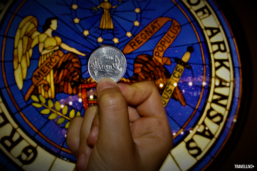 Đồng xu 25 cent chụp ở toà nhà quốc hội bang Arkansas