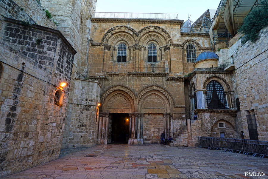 Lối vào nhà thờ Mộ Thánh (Church of the Holy Sepulchre)