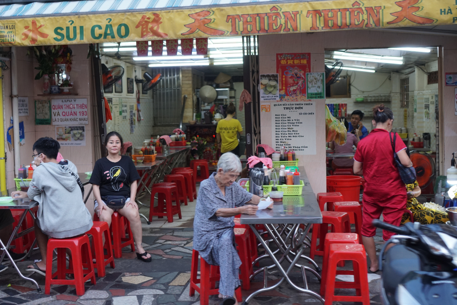 Một quán sủi cảo nổi tiếng trên đường Hà Tôn Quyền