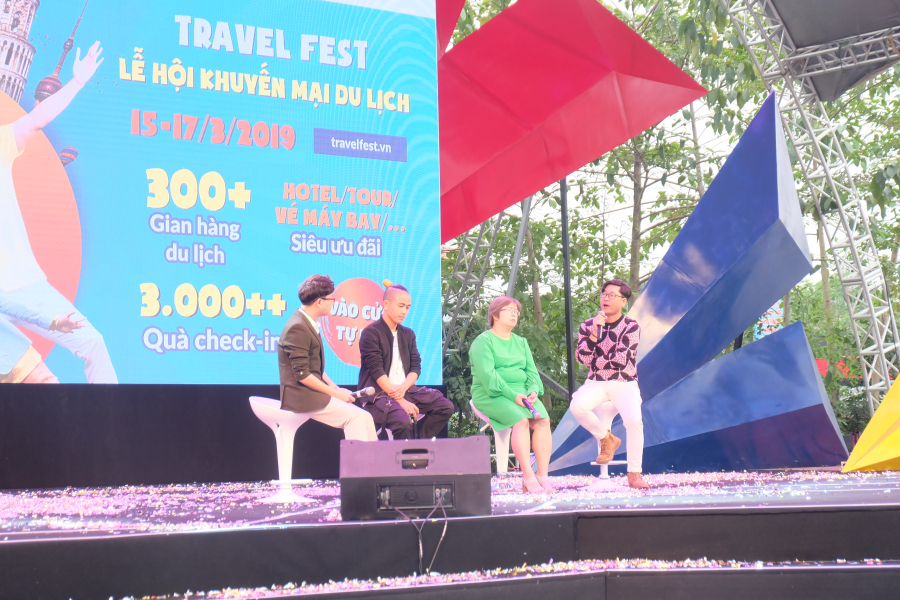 Travel blogger Nguyễn Hoàng Bảo, tiến sĩ - giảng viên du lịch Nguyễn Thu Thuỷ và travel blogger Tùng Nếm (từ phải sang trái) chia sẻ tại Travel Fest 2019