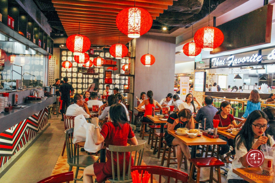 Được mệnh danh là “góc Quảng Đông thu nhỏ” giữa thành phố, San Fu Lou là điểm đến lý tưởng để tận hưởng hương vị tinh túy của nền ẩm thực truyền thống.
