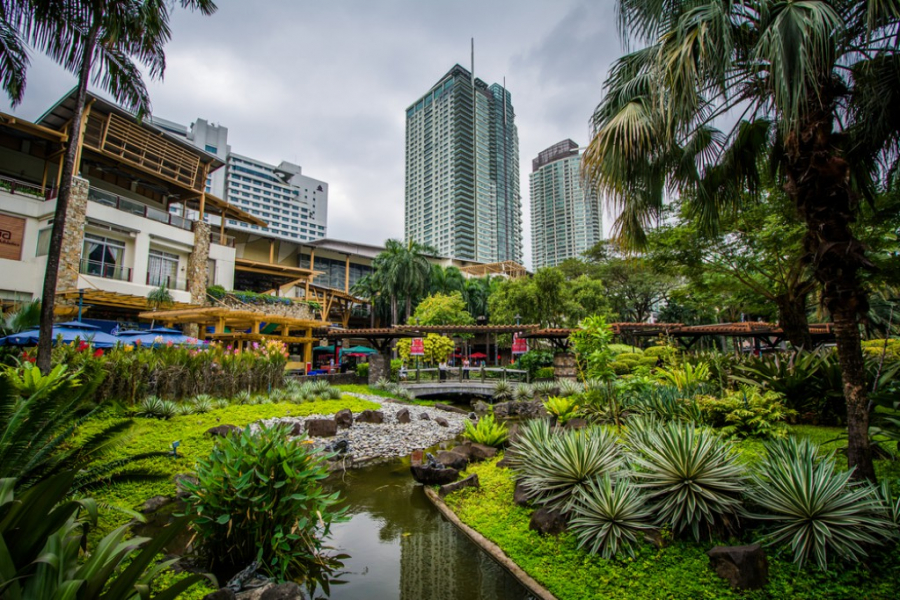 shutterstock_472805590-gardens-and-skyscrapers-at-greenbelt-park-in-ayala-makati