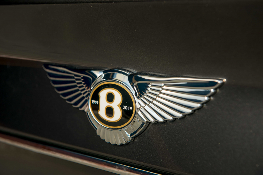 Bentley Bentayga phien ban 100 nam64
