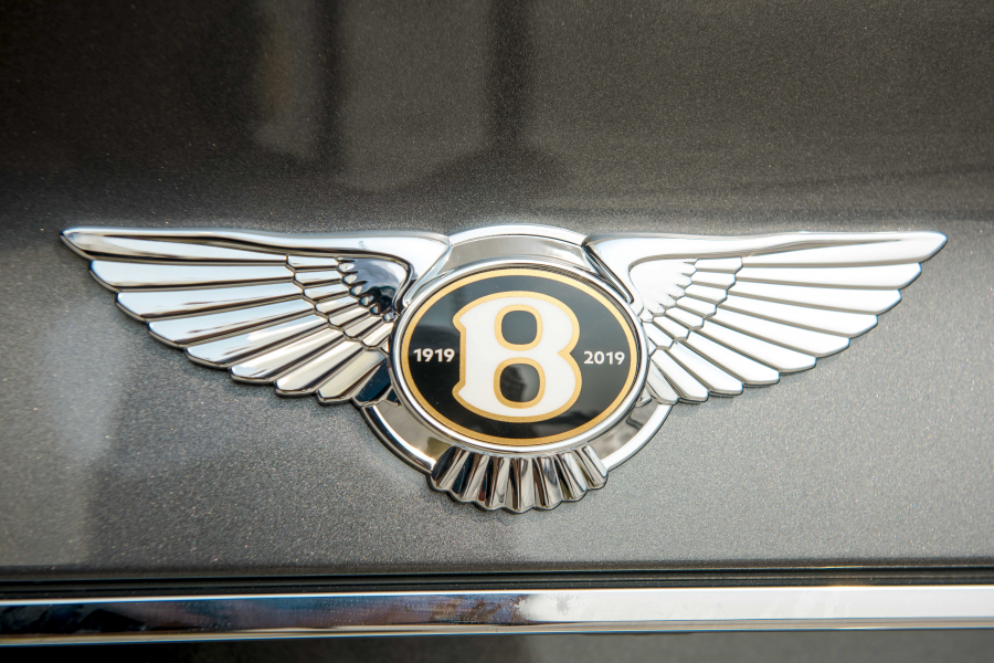 Bentley Bentayga phien ban 100 nam8