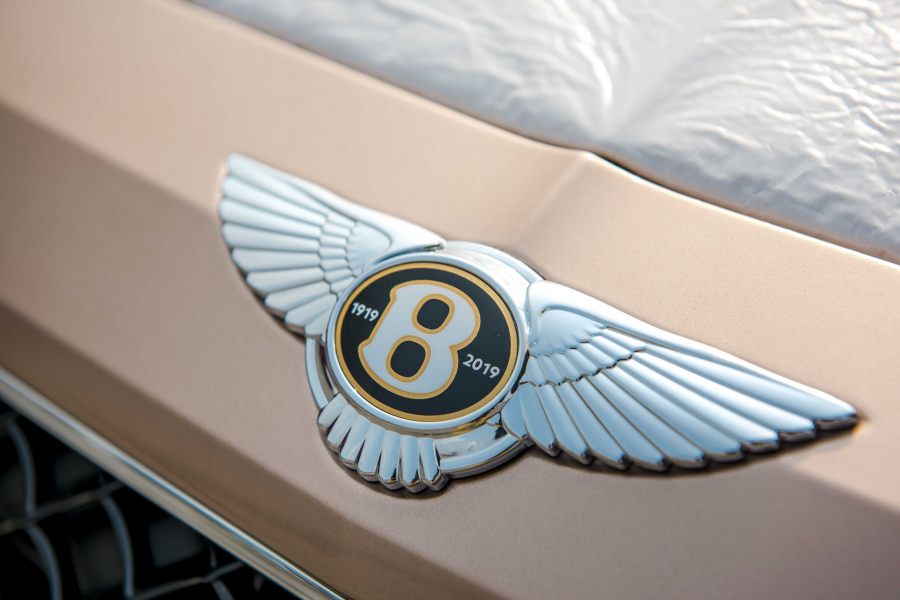 Bentley Bentayga phien ban 100 nam9