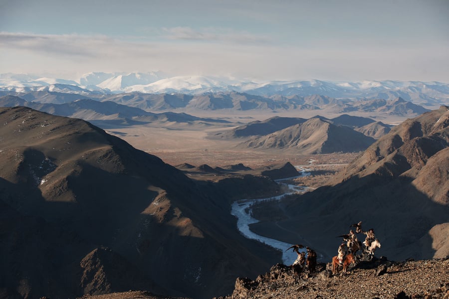 Nằm cách thủ đô Ulaanbaatar khoảng 1.600 km, miền đất này còn giữ nhiều nét nguyên sơ.