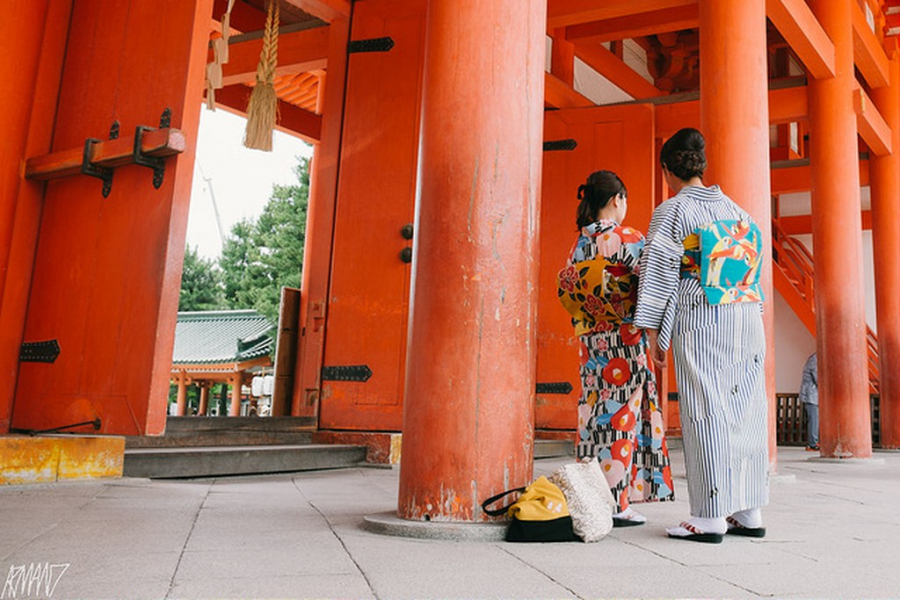 Cổng chính đền Heian Jingu