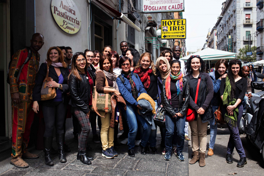 Một tour du lịch được dẫn bởi người nhập cư tại Naples