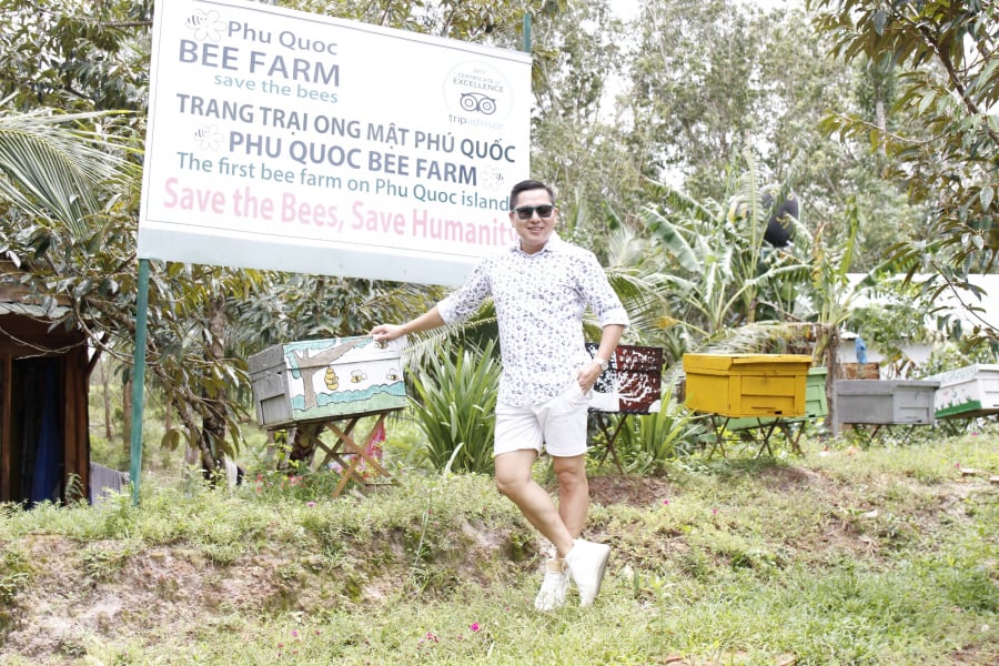 Biên tập viên Tuấn Duy đã dành thời gian đến thăm trang trại ong Radisson Blu Bee Garden trong thời gian nghỉ dưỡng tại Radisson Blu Phú Quốc mới đây (Ảnh: Tuấn Duy)