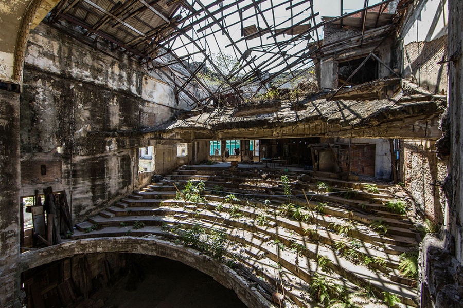 Nhà hát bỏ hoang ở Cuba
